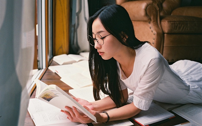 Азиатская девушка чтение книги обои,s изображение
