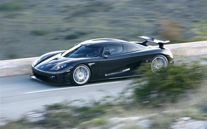 Черный Koenigsegg суперкар в скорости обои,s изображение