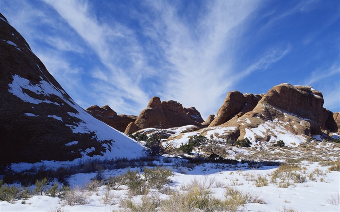 Голубое небо, снег, зима, трава, горы обои,s изображение