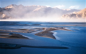 Китайский пейзаж, озеро, горы, туман HD обои