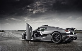 Koenigsegg серый суперкар двери открылись