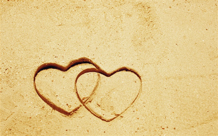 Две любви сердца на песке обои,s изображение