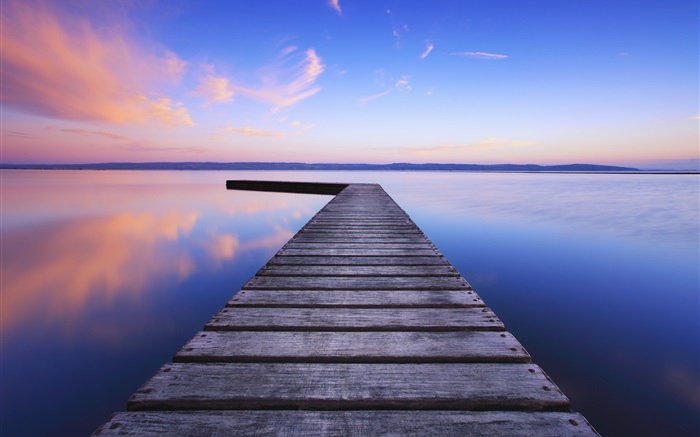 Деревянный мост, озеро, рассвет, голубое небо обои,s изображение