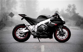 Aprilia черный мотоцикл