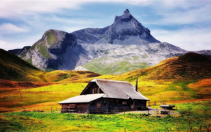 Осень, желтая трава, дом, горы обои,s изображение