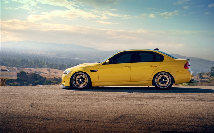 BMW M3 седан желтый автомобиль сбоку обои,s изображение