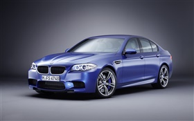 BMW M5 синий автомобиль