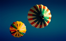 Красочные воздушные шары, голубое небо HD обои