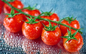 Свежие фрукты, красные помидоры, капли воды HD обои