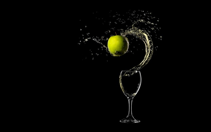 Зеленое яблоко и брызг воды обои,s изображение