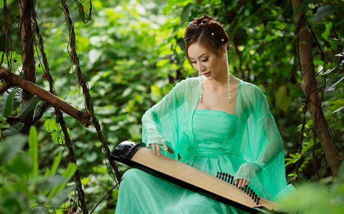 Зеленый платье Азиатская девушка играет цитра обои,s изображение