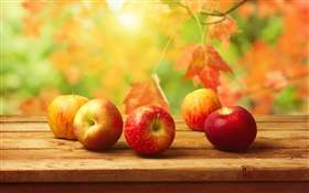 Красные яблоки, деревянные столы, осень, листья HD обои