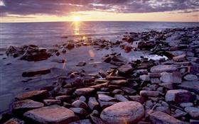 Камни, берег, море, восход, облака HD обои