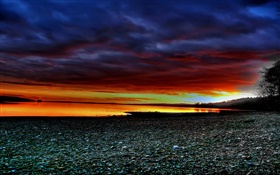 Закат пейзаж, берег реки, камень, красное небо HD обои