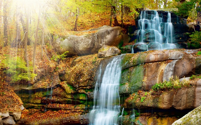 Водопады, камни, осень, деревья, солнце обои,s изображение