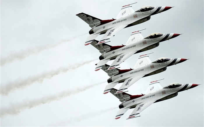 Dynamics F-16 истребитель в небе обои,s изображение