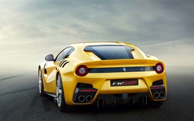 Ferrari F12 заднего вида желтый суперкар