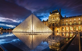 Франция, Париж, Лувр, пирамида, ночь, вода, огни HD обои