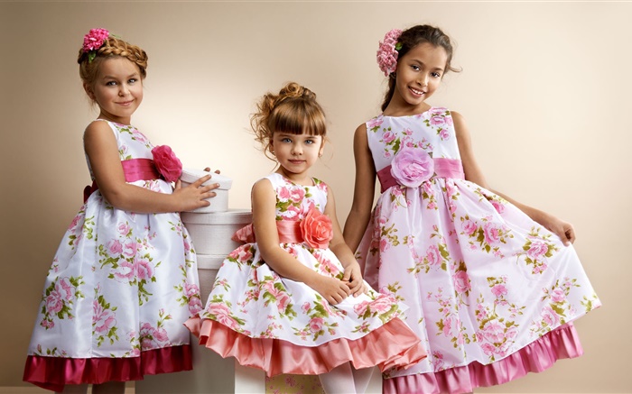 Три красивых симпатичные маленькие девочки обои,s изображение
