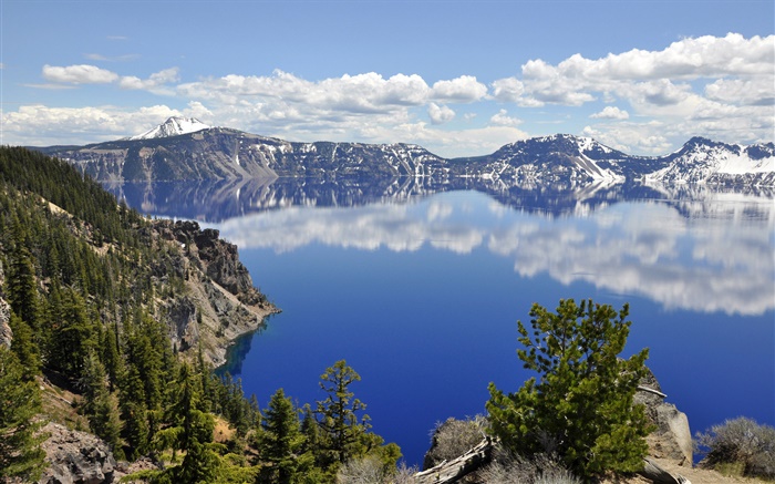 Вулканические озера, облака, деревья, вода отражение обои,s изображение
