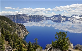 Вулканические озера, облака, деревья, вода отражение HD обои