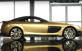 McLaren SLR Renovatio золотой суперкар вид сбоку