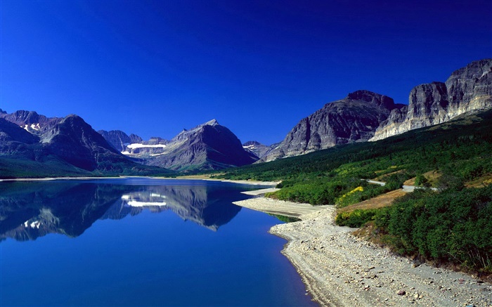 Горы, озеро, склон, голубое небо, отражение обои,s изображение