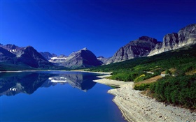 Горы, озеро, склон, голубое небо, отражение HD обои