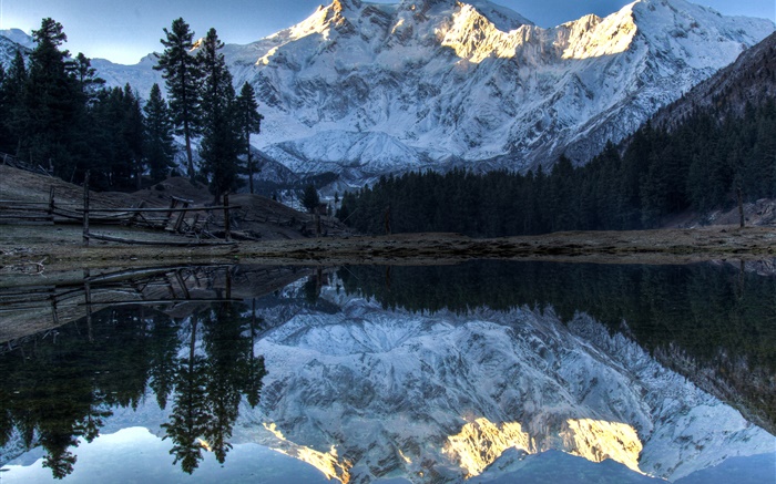 Горы, озеро, деревья, отражение воды, снега обои,s изображение