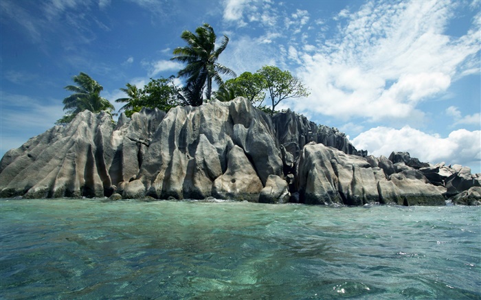 Море, камни, деревья, облака, Сейшельские острова обои,s изображение