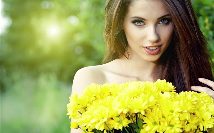 Красивая девушка длинные волосы, желтые хризантемы обои,s изображение