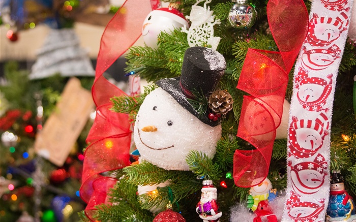 Рождественская елка, снеговик, игрушки, ленты обои,s изображение