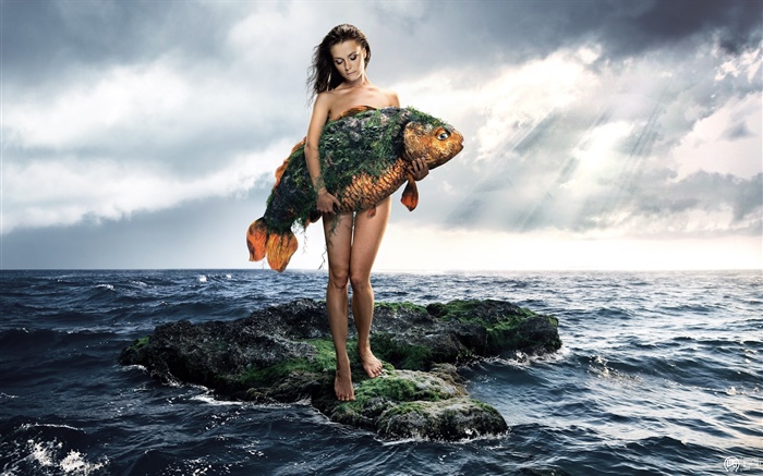 Творческие фотографии, девушка держать рыбу, море, облака обои,s изображение