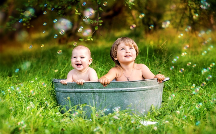 Симпатичные дети, лето, трава, пузыри, радость обои,s изображение