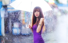 Фиолетовое платье Азиатская девушка, зонтик, дождь