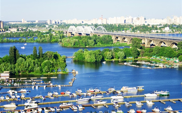 Украина, город, река, мост, причал, лодки, деревья обои,s изображение