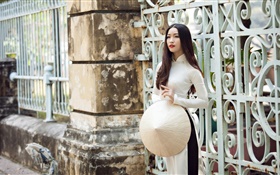 Азиатская девушка, белое платье, длинные волосы, забор HD обои