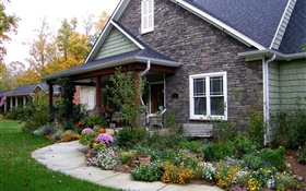 Дом, особняк, дорожки, газон, цветы, кустарники HD обои
