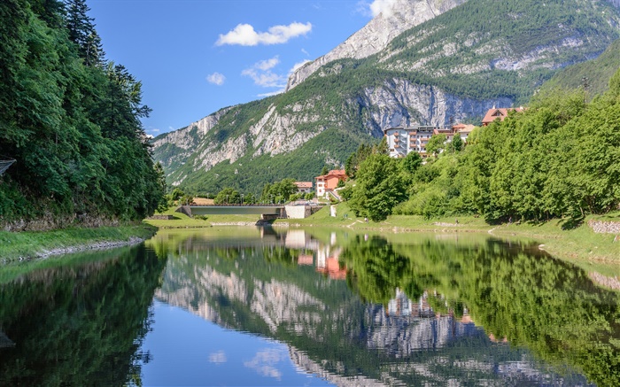 Озеро Molveno, Трентино, Италия, горы, вода отражение, мост, деревья, дома обои,s изображение