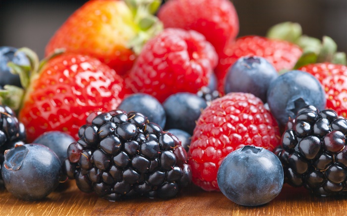 Многие ягоды, черника, ежевика, клубника, малина обои,s изображение