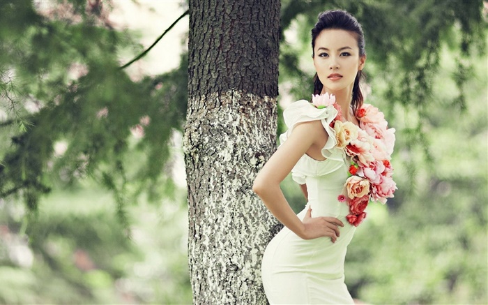 Красивое платье Азиатская девушка, стройная фигура, цветы обои,s изображение
