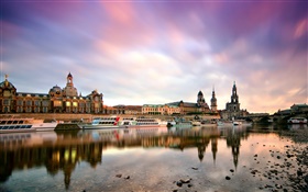 Дрезден, Германия, утро, здания, лодки, река Эльба