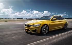 BMW M4 F82 желтый скорости движения автомобиля HD обои