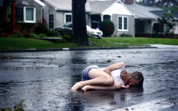 Девочка спать по улице обои,s изображение