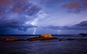 Море, молнии, шторм, камни, ночь, облака HD обои