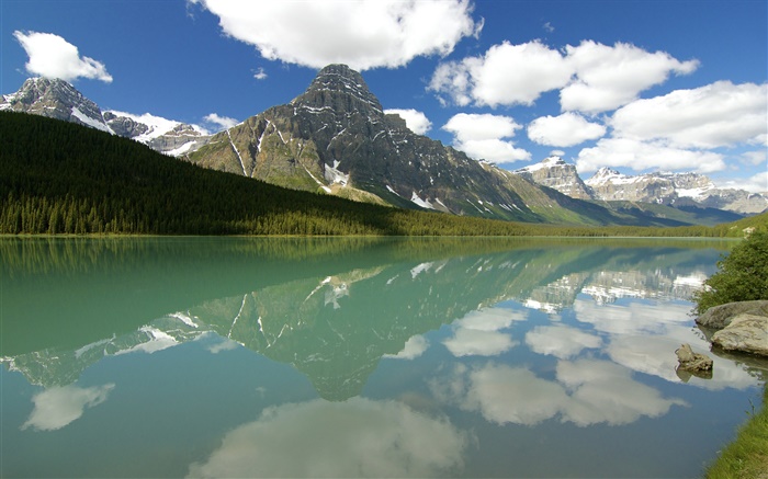 Водоплавающие озеро, Национальный парк Банф, Альберта, Канада, облака, горы, лес обои,s изображение