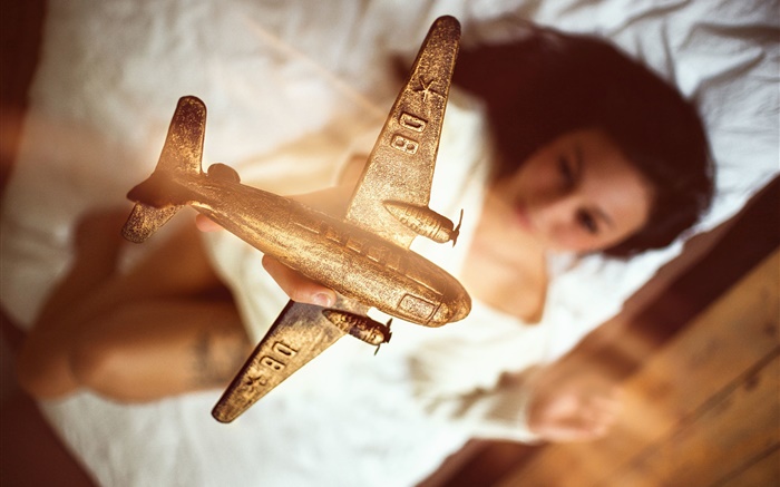 Самолет модель, золотой, девушка обои,s изображение
