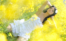 Рапсовое поле цветок девушка, белое платье HD обои