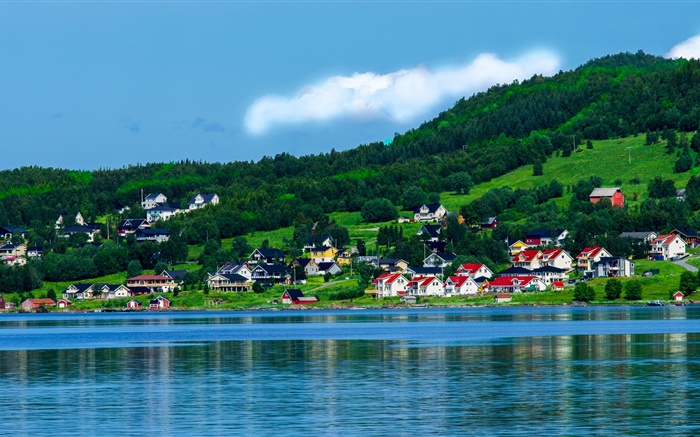 Норвегия, залив, дома, деревья, горы, голубое небо, облака обои,s изображение