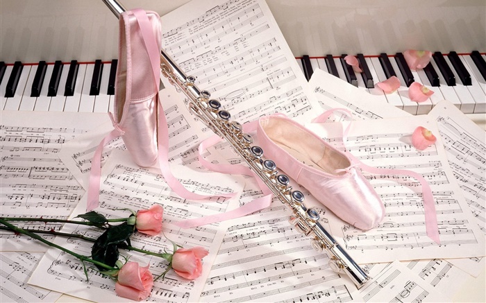 Балетная обувь, флейта, розовые розы, партитуры обои,s изображение